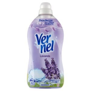 Vernel Lavanda minkštiklis, 1200 ml, 48 skalbimų Vernel Lavanda minkštiklis – tai koncentruota audinių priežiūros priemonė, suteikianti skalbiniams raminantį ir ilgai išliekantį levandų aromatą. Švelnus, gaivus ir natūralus kvapas padeda sukurti jaukumo bei švaros pojūtį po kiekvieno skalbimo. Šis minkštiklis efektyviai minkština audinius, mažina jų elektrinimąsi ir palengvina lyginimą. Drabužiai tampa švelnūs, malonūs liesti ir komfortiški dėvėti kasdien. Ilgai išliekanti kvapo formulė užtikrina, kad skalbiniai išliktų gaivūs net ir po ilgesnio laiko. 1200 ml talpos pakuotė skirta iki 48 skalbimų, todėl tai praktiškas ir ekonomiškas pasirinkimas kasdieniam naudojimui. Produktas tinkamas įvairių tipų audiniams, tiek drabužiams, tiek patalynei ar rankšluosčiams. Atkreipiame dėmesį, kad dėl skirtingų gamybos partijų produkto pakuotė gali nežymiai skirtis nuo pateiktos nuotraukose, tačiau tai neturi įtakos produkto kokybei.