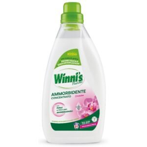 Winni’s Naturel minkštiklis, 775 ml, 31 skalbimas, Orchid Winni’s Naturel minkštiklis – tai koncentruota audinių priežiūros priemonė, užtikrinanti švelnumą ir ilgai išliekantį gaivumą. Orchidėjų aromatas suteikia skalbiniams elegantišką, subtilų kvapą, kuris išlieka ilgą laiką, tačiau nėra per intensyvus. Dėl augalinės kilmės ingredientų šis minkštiklis yra švelnesnis odai ir draugiškesnis aplinkai. Biologiškai skaidžios kvapų kapsulės užtikrina ilgalaikį aromatą, o formulė padeda minkštinti audinius, mažinti jų elektrinimąsi bei palengvina lyginimą. Drabužiai tampa malonūs liesti ir komfortiški dėvėti. 775 ml talpos pakuotė skirta iki 31 skalbimo, todėl tai patogus pasirinkimas tiek mažesniam ūkiui, tiek išbandymui prieš renkantis didesnę pakuotę. Atkreipiame dėmesį, kad dėl skirtingų gamybos partijų produkto pakuotė gali nežymiai skirtis nuo pateiktos nuotraukose, tačiau tai neturi įtakos produkto kokybei.