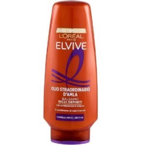 L'Oréal Paris Elvive Extraordinary Oil Sublime Curl plaukų balzamas, 250 ml L'Oréal Paris Elvive Extraordinary Oil Sublime Curl plaukų balzamas 250 ml – tai garbanotiems ir sausiems plaukams skirtas balzamas su amlos aliejumi. Priemonė padeda pamaitinti plaukus, suteikia jiems švelnumo ir padeda išryškinti natūralią garbanų formą. Formulė sukurta taip, kad plaukai išliktų elastingi, lengviau valdomi ir neatrodytų pasišiaušę. Balzamas padeda sudrėkinti plaukus per visą jų ilgį ir suteikia daugiau glotnumo. Po naudojimo garbanos atrodo tvarkingesnės, tampa minkštesnės ir lengviau iššukuojamos. Priemonė taip pat padeda sumažinti plaukų šiaušimąsi bei suteikia natūralaus žvilgesio. Naudojimas – po plovimo šampūnu paskirstykite balzamą ant drėgnų plaukų, ypatingą dėmesį skirdami plaukų ilgiui ir galiukams, palaikykite kelias minutes ir kruopščiai nuskalaukite vandeniu. 250 ml talpa puikiai tinka reguliariai garbanotų plaukų priežiūrai. Balzamas gali būti naudojamas kaip kasdienės plaukų priežiūros rutinos dalis, siekiant išlaikyti plaukų švelnumą, elastingumą ir lengvesnį garbanų formavimą. Įspėjimai – naudoti tik išoriškai. Vengti kontakto su akimis. Patekus į akis, nedelsiant praplauti dideliu kiekiu vandens. Laikyti vaikams nepasiekiamoje vietoje.